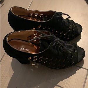 Black 3-4 inch heels